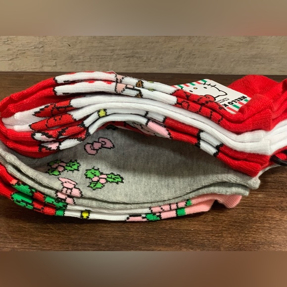 SANRIO HELLO KITTY Ladies 5 Pair Of No Show Socks - Picture 3 of 8